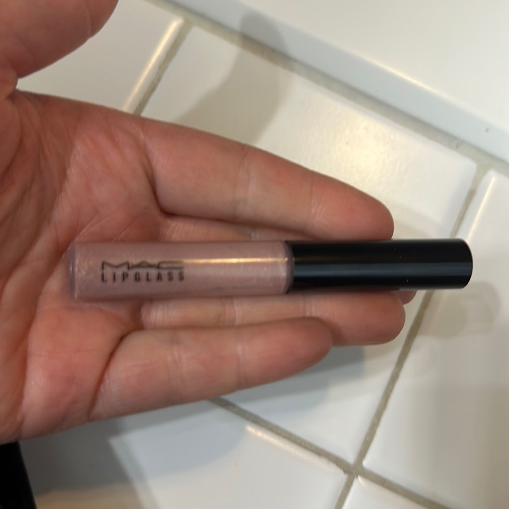 Mac Oyster Girl lipglass lipgloss mini size  0.08 Oz